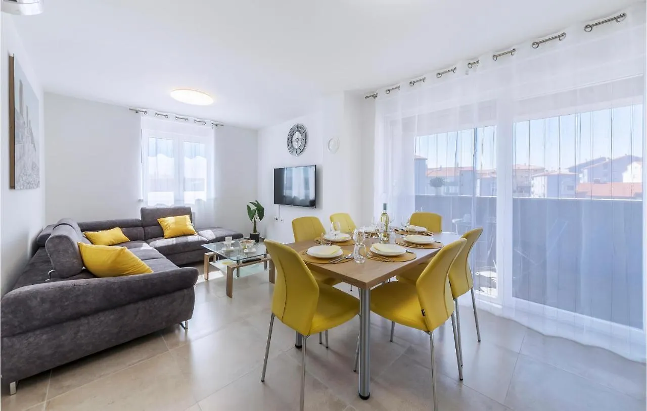 Nice Apartment In Pula With Kitchen Croatie