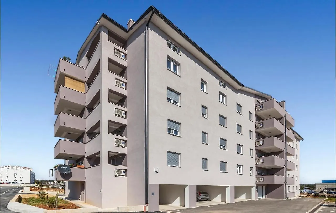 Nice Apartment In Pula With Kitchen 0*,